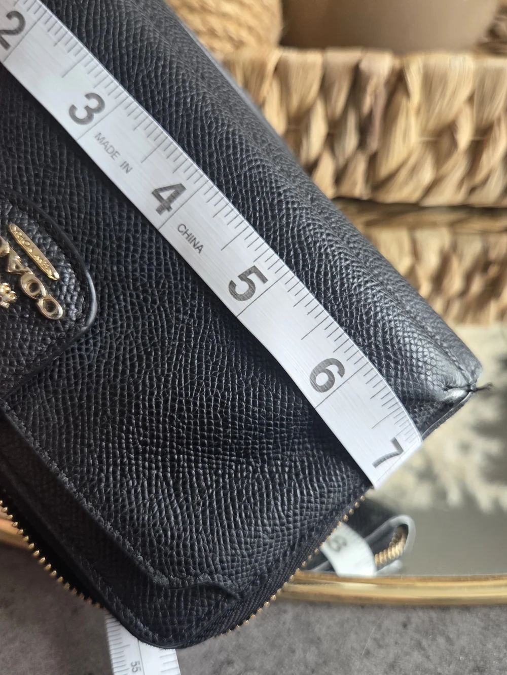 Coach New York Black Leather Accordion Wristlet Wallet Gold Hardware - Picture 14 of 17